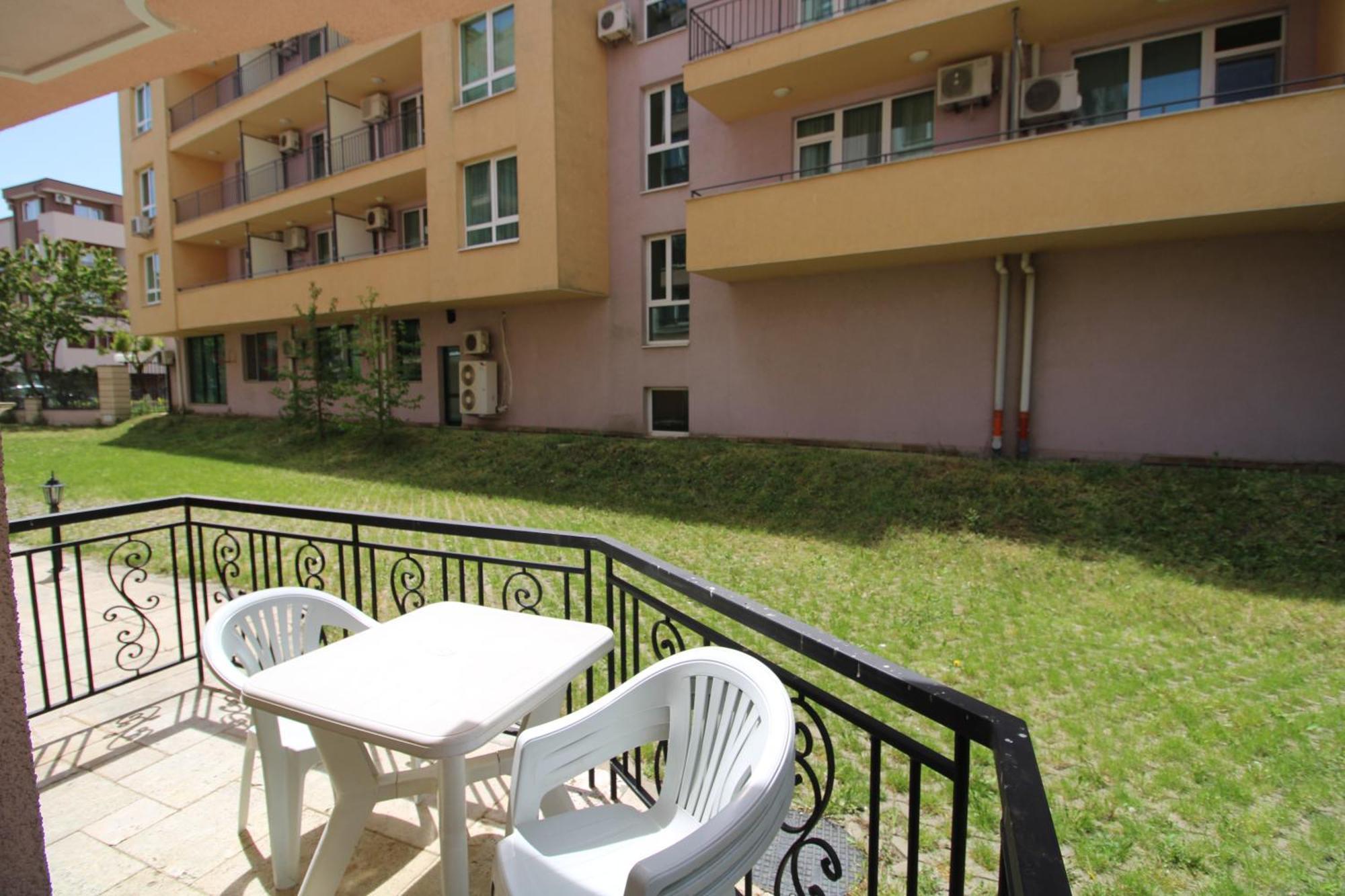 Menada Romance Marine Apartments Sunny Beach Oda fotoğraf